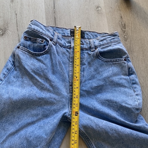 ASOS‎ High Rise ‘Mom’ Raw Hem Ankle Jean Size 26 buttons fly light wash - Picture 9 of 13